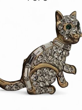 Vintage Rhinestone Cat Brooch Gold Tone MetL With Clear Crystals Costume Jewelry
